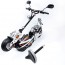 Der Scooter kann zusammen geklappt werden.